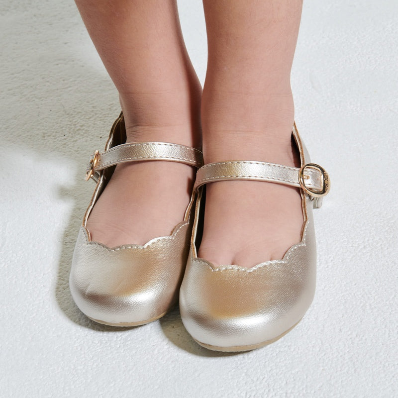Metallic ballet flats with a strap